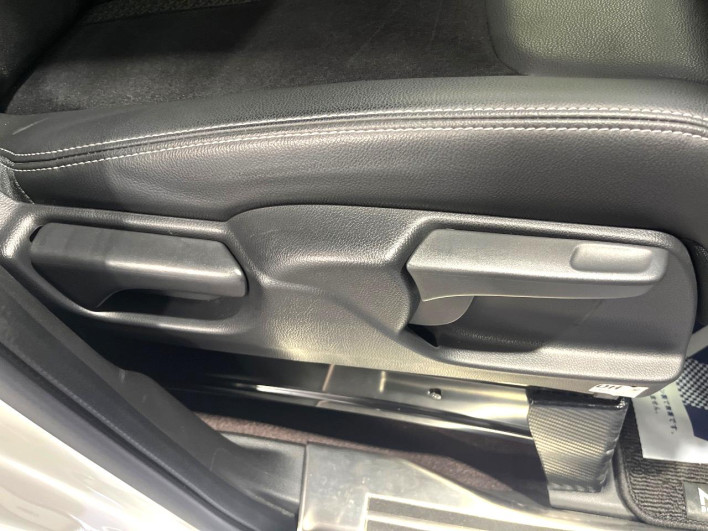 2019 Honda N-BOX CUSTOM DBA-JF3 (UW-6a0d261c1b225)[22]