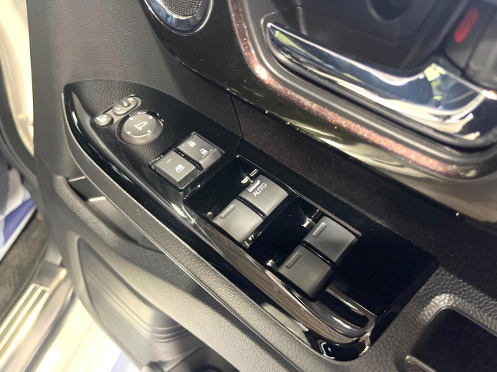 2019 Honda N-BOX CUSTOM DBA-JF3 (UW-6a0d261c1b225)[20]
