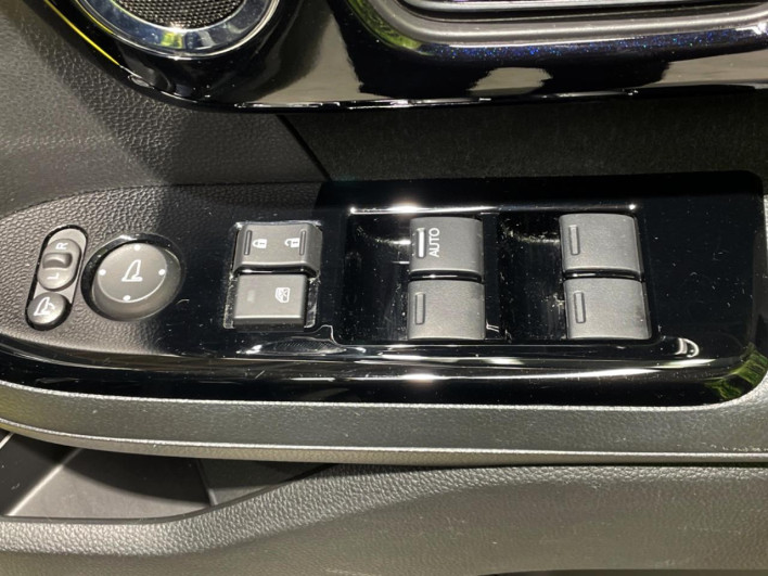 2021 Honda N-BOX CUSTOM 6BA-JF3 (UW-6a0d261f78e95)[16]