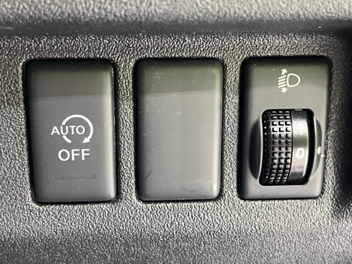2013 Nissan March DBA-K13 (UW-6a0d2630e7bb0)[22]