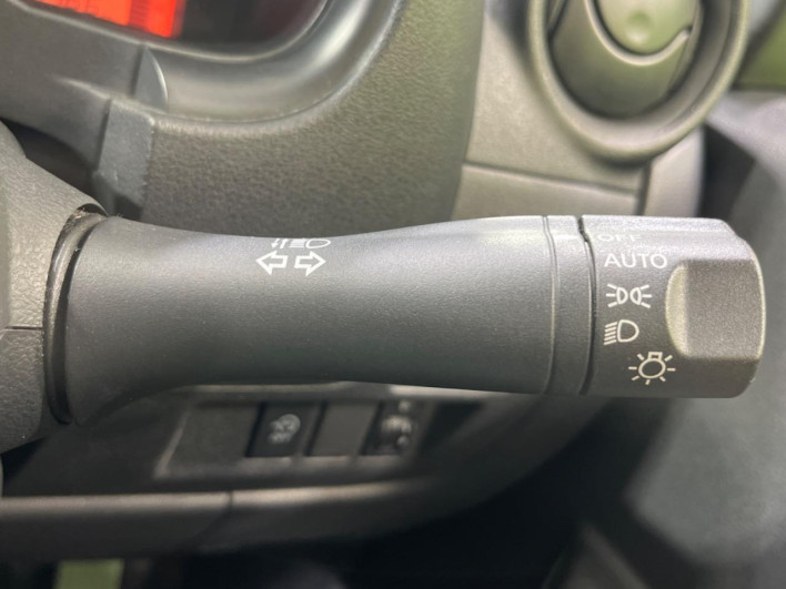 2013 Nissan March DBA-K13 (UW-6a0d2630e7bb0)[20]