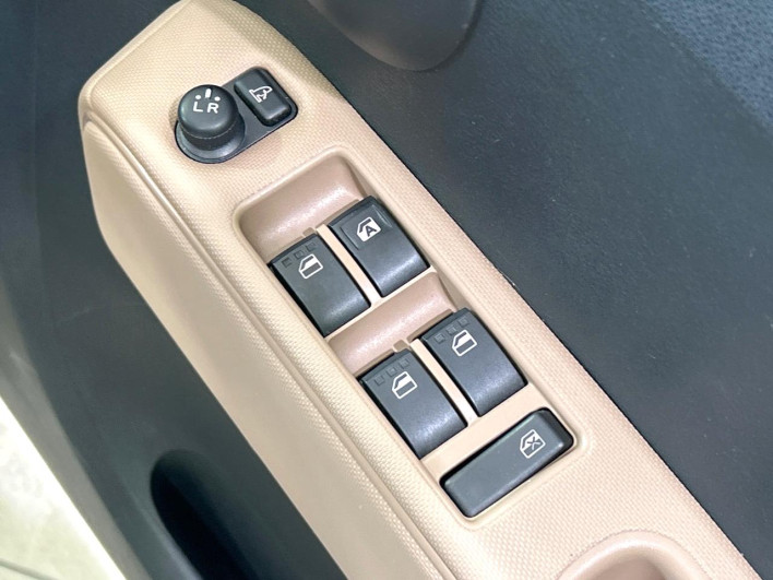 2015 Daihatsu Mira Cocoa DBA-L675S (UW-6a0d264267d2e)[21]