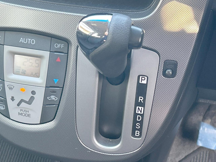 2013 Daihatsu Move DBA-LA100S (UW-6a0d264480400)[13]