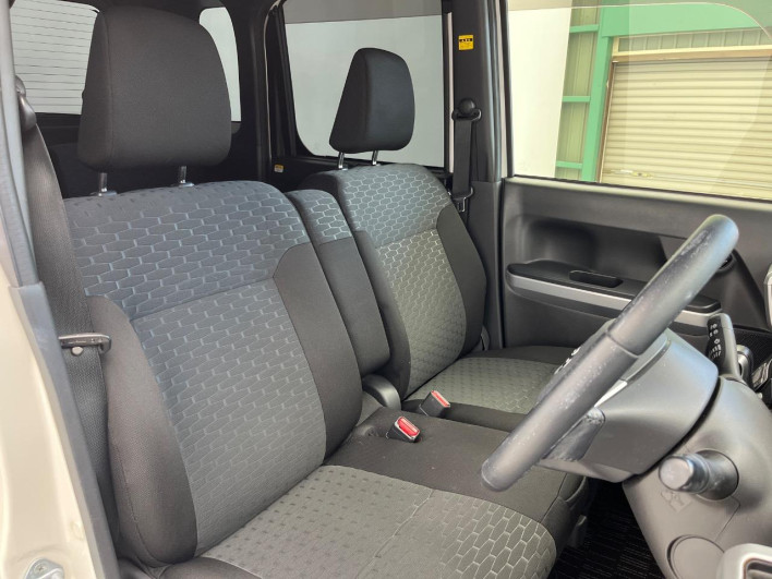 2016 Toyota Pixis Mega DBA-LA700A (UW-6a0d265b19f28)[4]