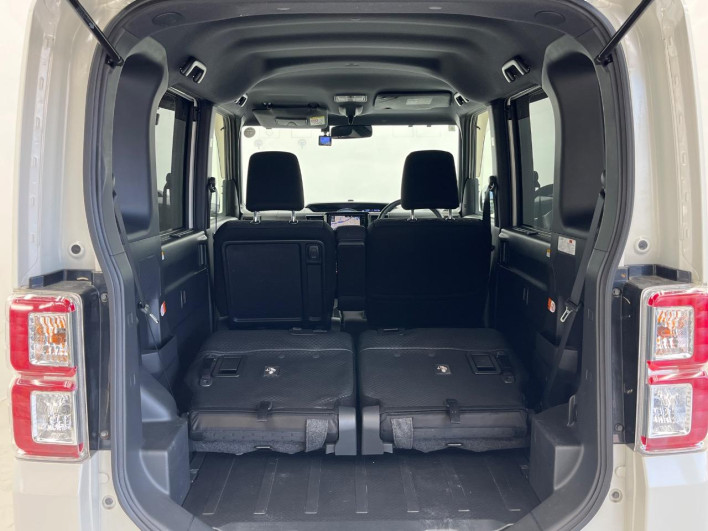 2016 Toyota Pixis Mega DBA-LA700A (UW-6a0d265b19f28)[23]