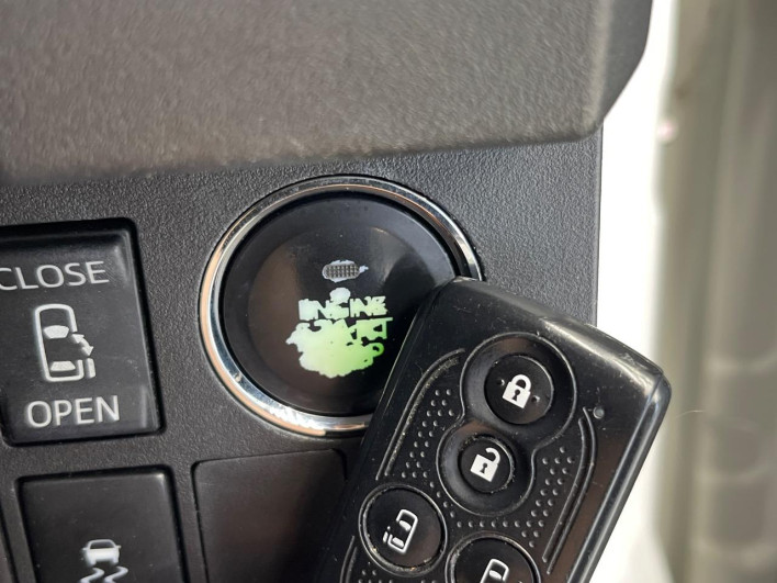 2016 Toyota Pixis Mega DBA-LA700A (UW-6a0d265b19f28)[28]