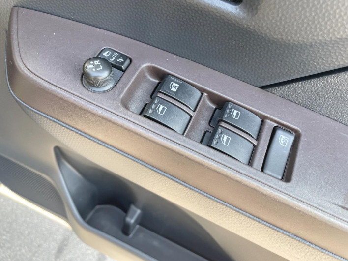 2018 Toyota TANK DBA-M900A (UW-6a0d2669cafbe)[9]