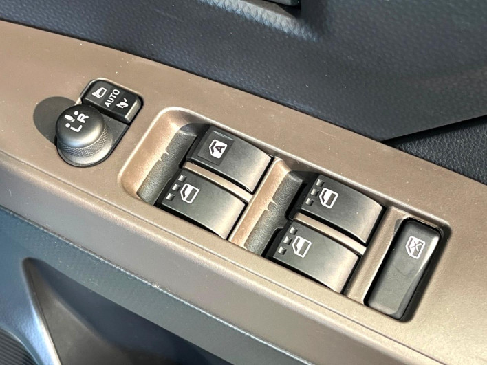 2020 Daihatsu Toll 5BA-M900S (UW-6a0d266e254ad)[26]