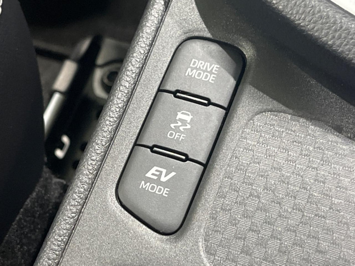 2021 Toyota Yaris Cross 6AA-MXPJ10 (UW-6a0d26a8808bf)[25]