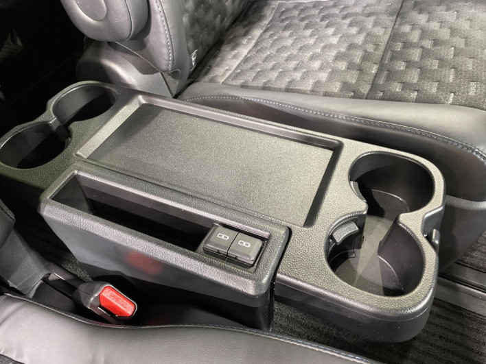 2022 Toyota Voxy 6BA-MZRA90W (UW-6a0d26bfd1c9c)[9]