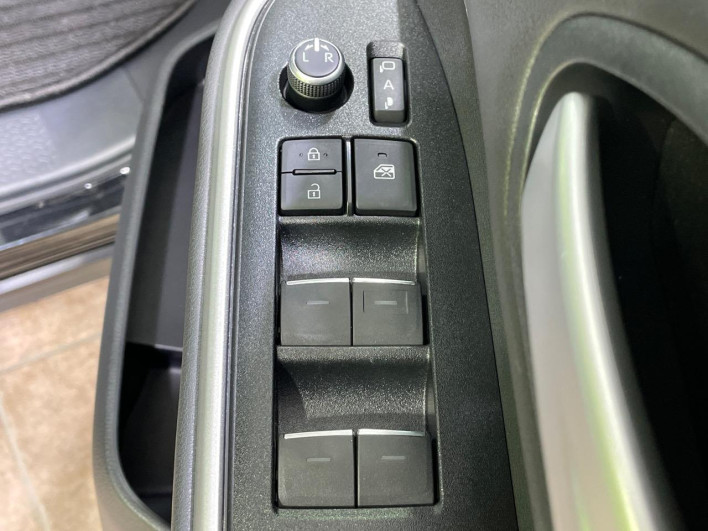 2022 Toyota Voxy 6BA-MZRA90W (UW-6a0d26bfd1c9c)[12]
