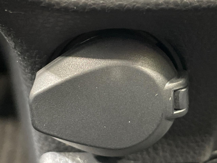 2022 Toyota Voxy 6BA-MZRA90W (UW-6a0d26bfd1c9c)[28]