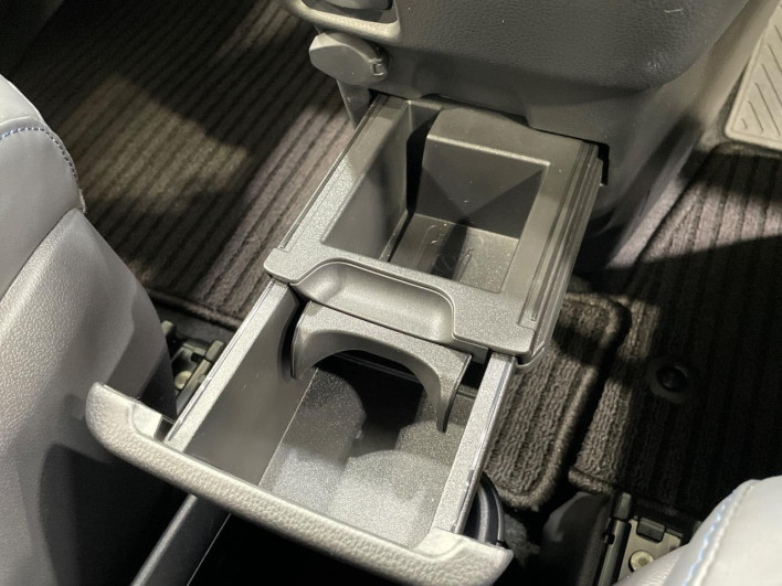 2022 Toyota Voxy 6BA-MZRA90W (UW-6a0d26bfd1c9c)[26]