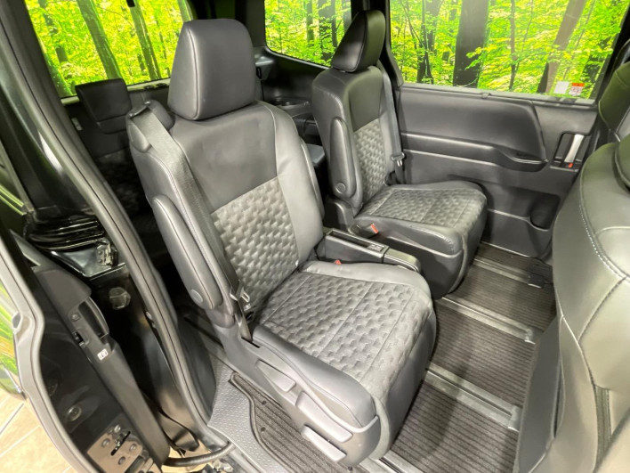 2022 Toyota Voxy 6BA-MZRA90W (UW-6a0d26bfd1c9c)[8]