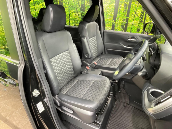 2022 Toyota Voxy 6BA-MZRA90W (UW-6a0d26bfd1c9c)[14]