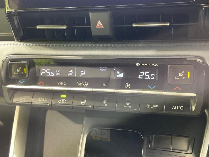 2022 Toyota Voxy 6BA-MZRA90W (UW-6a0d26bfd1c9c)[20]