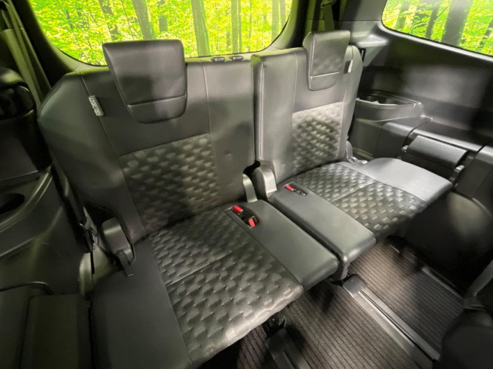 2022 Toyota Voxy 6BA-MZRA90W (UW-6a0d26bfd1c9c)[6]