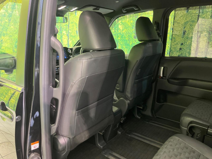 2022 Toyota Voxy 6BA-MZRA90W (UW-6a0d26bfe93c8)[8]