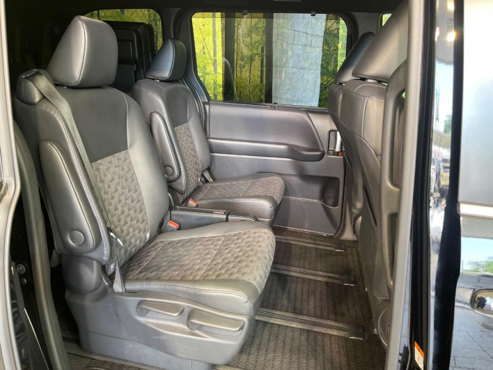 2022 Toyota Voxy 6BA-MZRA90W (UW-6a0d26bfe93c8)[21]
