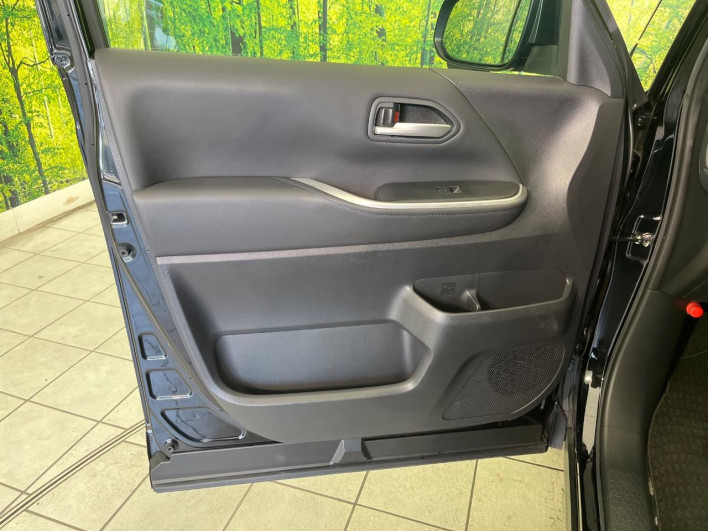 2022 Toyota Voxy 6BA-MZRA90W (UW-6a0d26bfe93c8)[9]