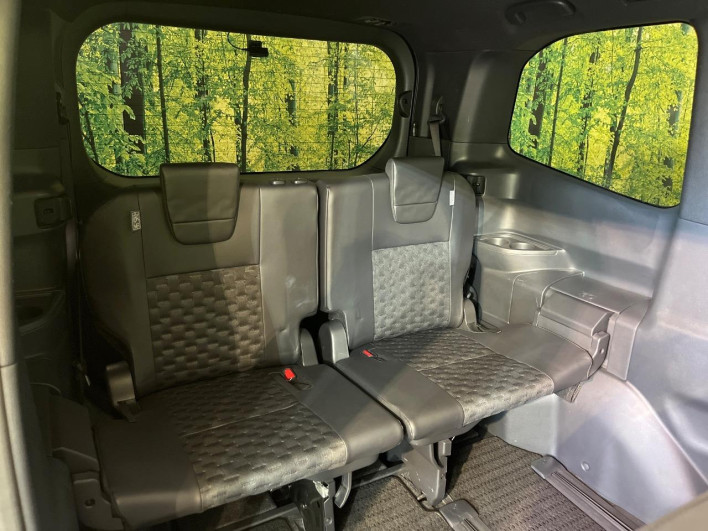 2022 Toyota Voxy 6BA-MZRA90W (UW-6a0d26bfe93c8)[22]