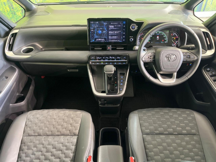 2022 Toyota Voxy 6BA-MZRA90W (UW-6a0d26bfe93c8)[27]