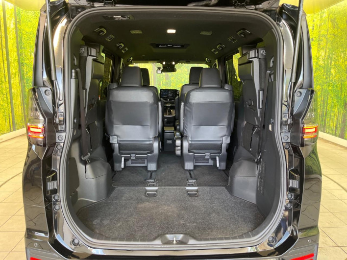 2022 Toyota Voxy 6BA-MZRA90W (UW-6a0d26bfe93c8)[17]