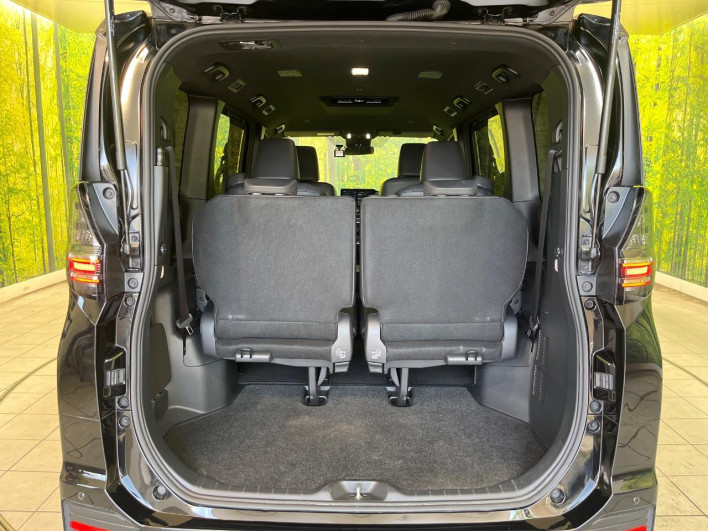 2022 Toyota Voxy 6BA-MZRA90W (UW-6a0d26bfe93c8)[16]