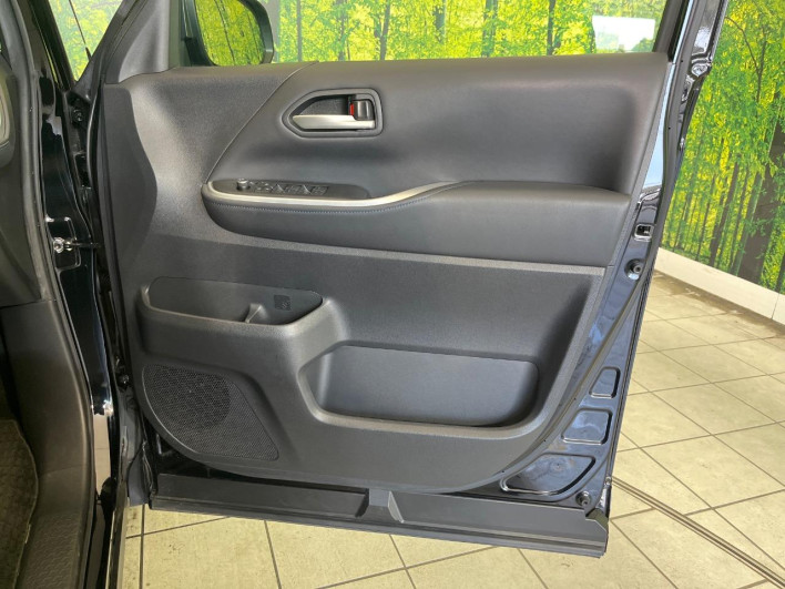 2022 Toyota Voxy 6BA-MZRA90W (UW-6a0d26bfe93c8)[20]