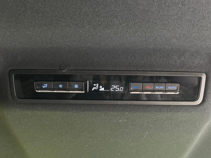 2022 Toyota Voxy 6BA-MZRA90W (UW-6a0d26bfe93c8)[26]