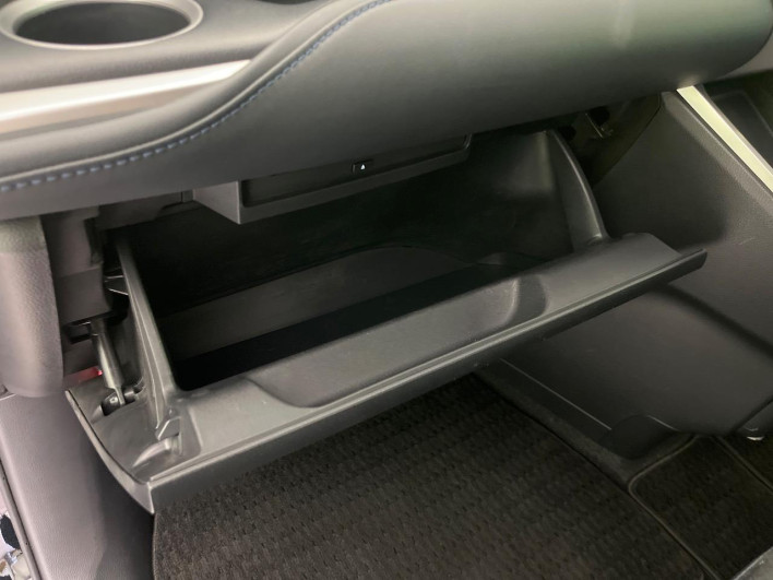 2022 Toyota Voxy 6BA-MZRA90W (UW-6a0d26bfe93c8)[11]
