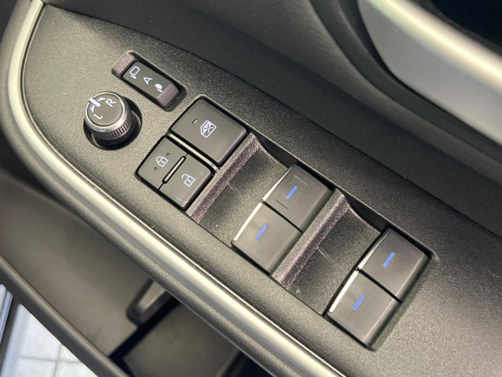 2022 Toyota Voxy 6BA-MZRA90W (UW-6a0d26bfe93c8)[29]