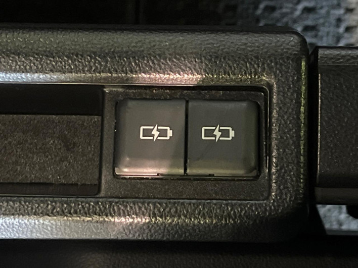 2022 Toyota Voxy 6BA-MZRA90W (UW-6a0d26bfe93c8)[24]