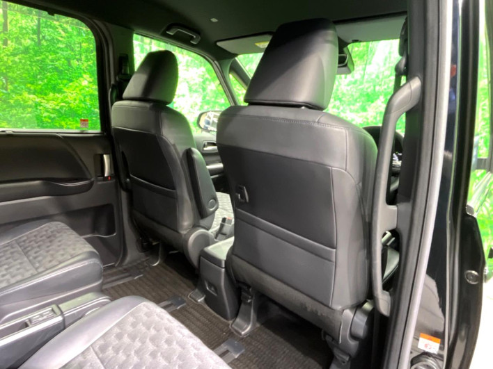 2023 Toyota Voxy 6BA-MZRA90W (UW-6a0d26c1e0bae)[17]