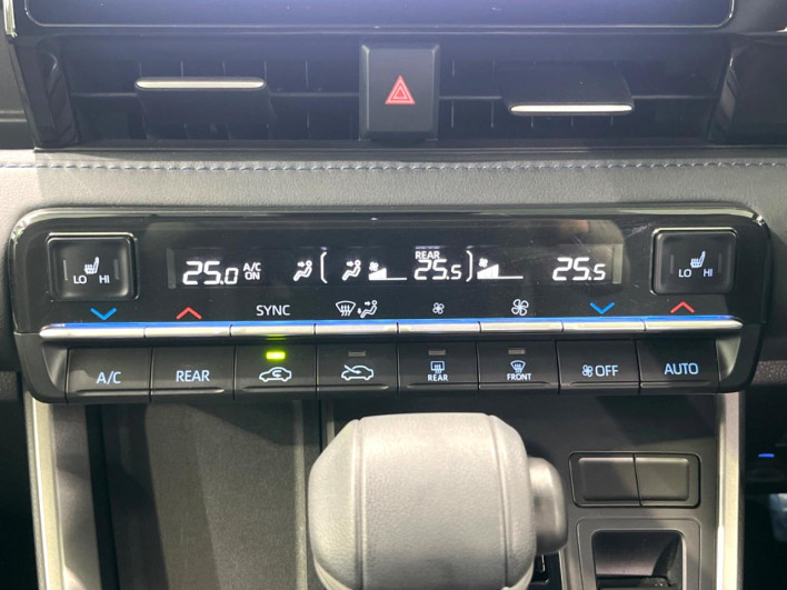 2023 Toyota Voxy 6BA-MZRA90W (UW-6a0d26c1e0bae)[24]