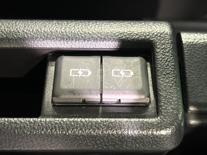 2023 Toyota Voxy 6BA-MZRA90W (UW-6a0d26c1e0bae)[19]