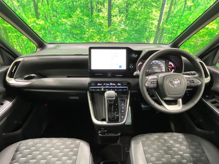 2023 Toyota Voxy 6BA-MZRA90W (UW-6a0d26c1e0bae)[23]