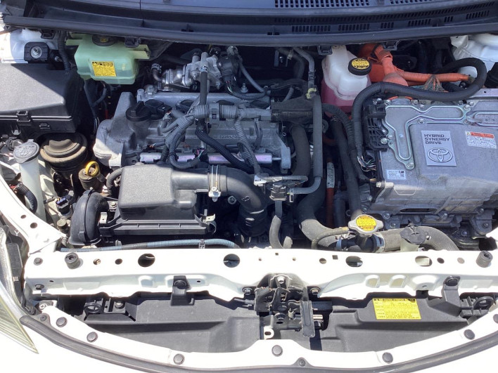 2012 Toyota Aqua DAA-NHP10 (UW-6a0d26cac4a2c)[10]