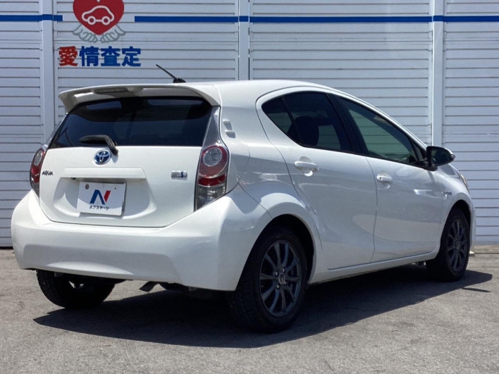 2012 Toyota Aqua DAA-NHP10 (UW-6a0d26cac4a2c)[18]