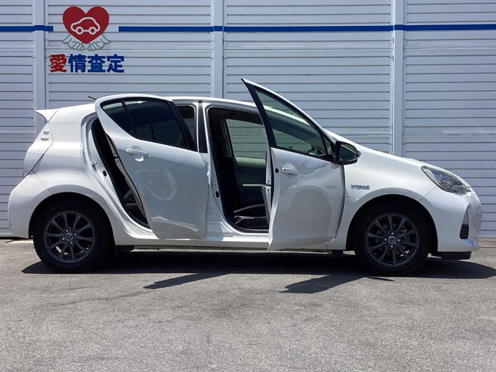 2012 Toyota Aqua DAA-NHP10 (UW-6a0d26cac4a2c)[13]