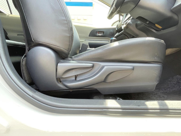 2014 Toyota Aqua DAA-NHP10 (UW-6a0d26cb6e93e)[15]
