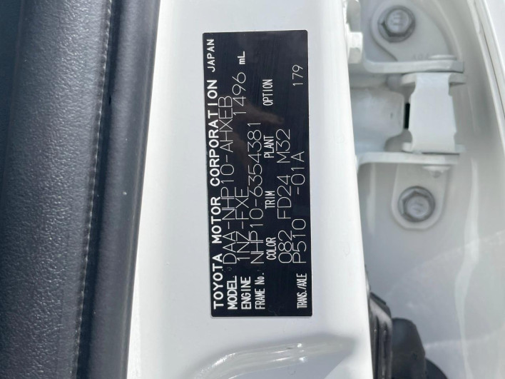 2014 Toyota Aqua DAA-NHP10 (UW-6a0d26cb6e93e)[1]