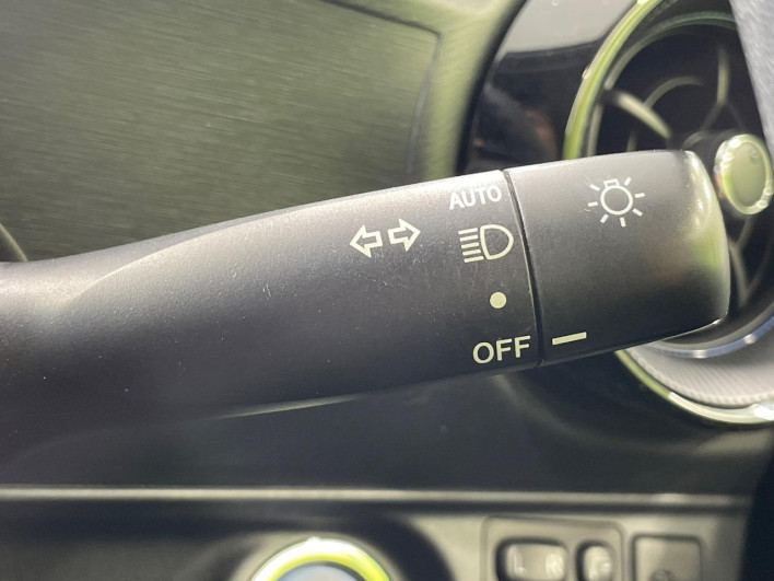 2017 Toyota Aqua DAA-NHP10 (UW-6a0d26cdc6346)[24]