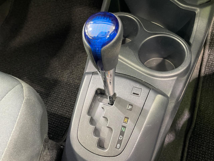 2017 Toyota Aqua DAA-NHP10 (UW-6a0d26cdc6346)[16]