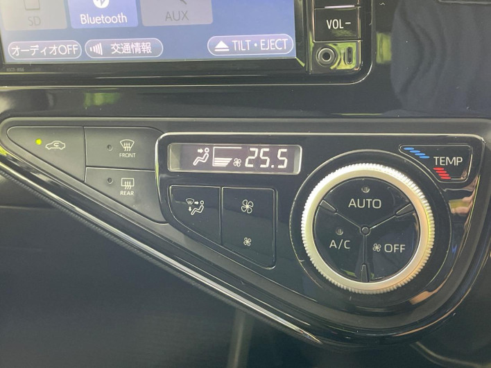 2017 Toyota Aqua DAA-NHP10 (UW-6a0d26cdc6346)[14]