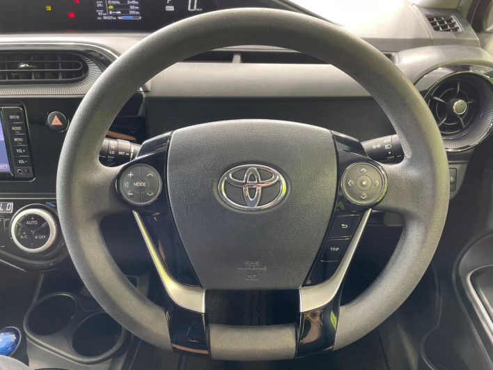 2017 Toyota Aqua DAA-NHP10 (UW-6a0d26cdc6346)[20]