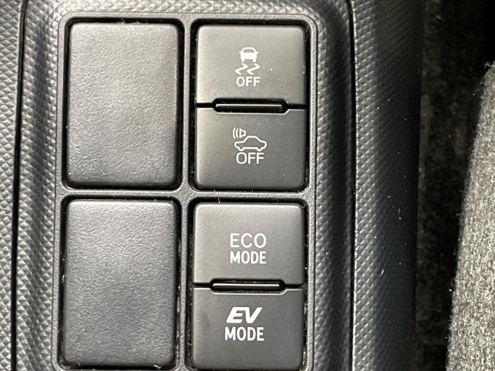 2017 Toyota Aqua DAA-NHP10 (UW-6a0d26cdc6346)[17]