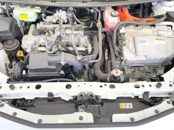 2017 Toyota Aqua DAA-NHP10 (UW-6a0d26cdc6346)[4]