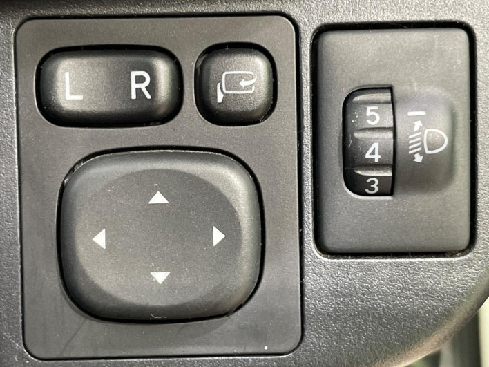 2017 Toyota Aqua DAA-NHP10 (UW-6a0d26cdc6346)[27]