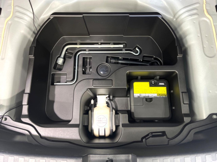 2018 Toyota Aqua DAA-NHP10 (UW-6a0d26ceb0e53)[16]